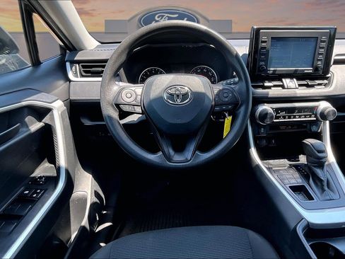 Used 2021 Toyota RAV4 LE AWD/4WD image 5