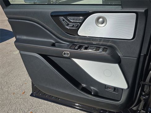 New 2026 Lincoln Aviator Black Label w/ Jet Appearance Package AWD/4WD image 17