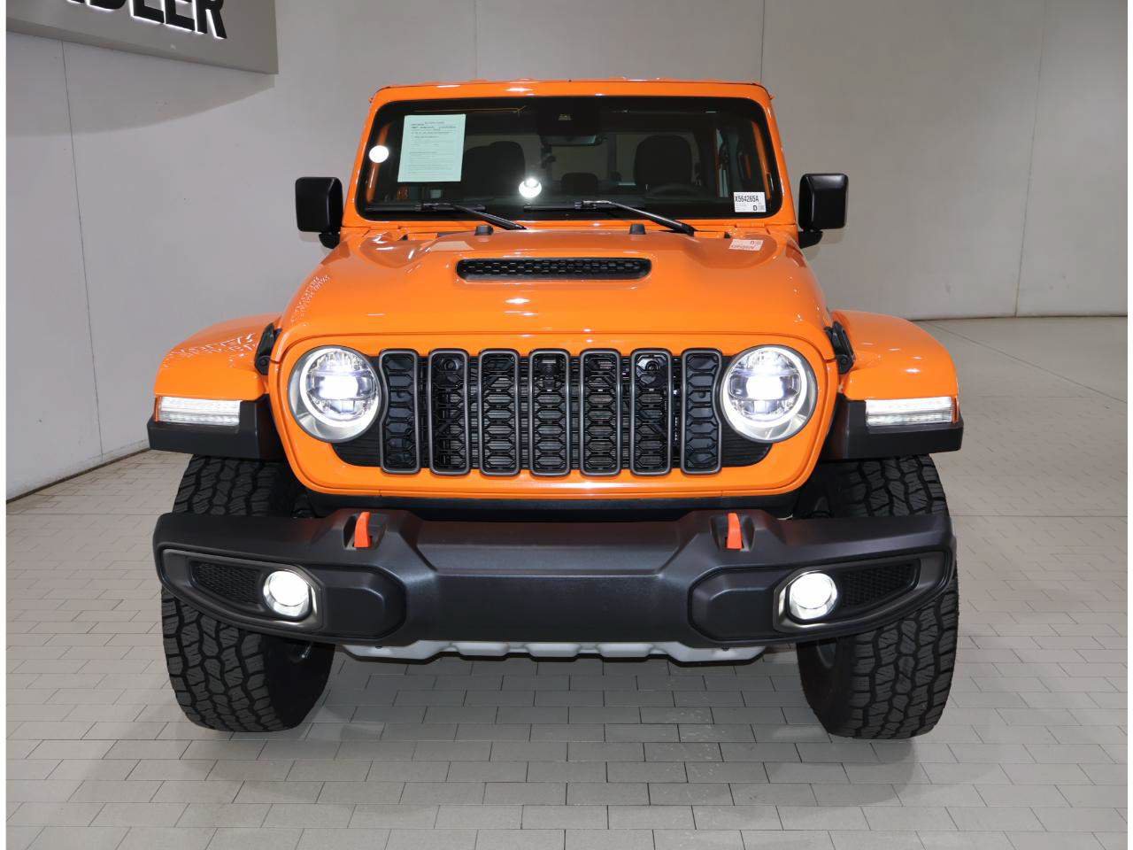 Used 2025 Jeep Gladiator Mojave w/ Safety Group AWD/4WD image 8