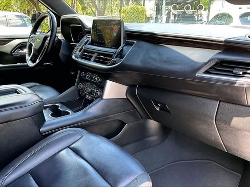 Used 2024 Chevrolet Suburban LT image 18