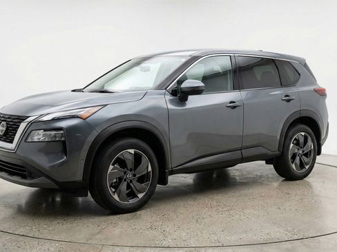 Used 2025 Nissan Rogue SV FWD image 3