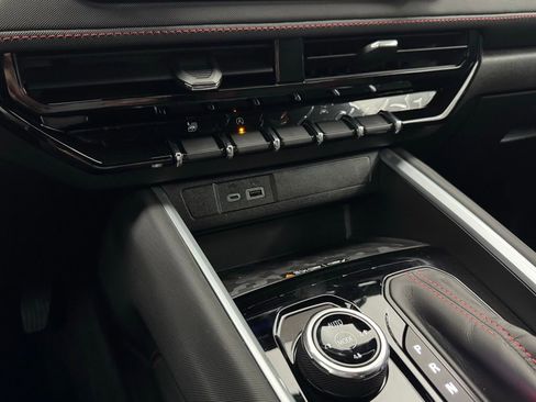 Used 2023 Chevrolet Colorado Z71 w/ Z71 Convenience Package 2 image 30