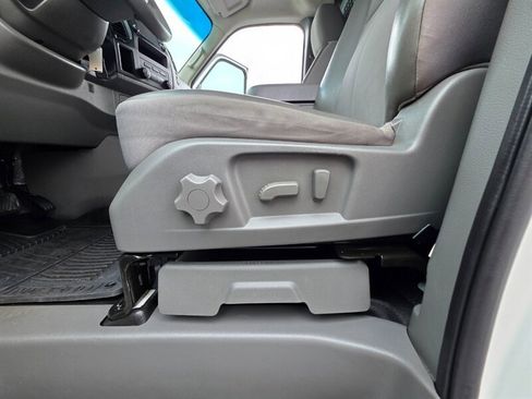 Used 2018 Nissan NV 3500 SL image 37