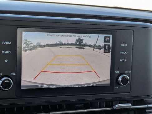 Used 2022 Kia Carnival LX FWD image 27
