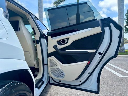 Used 2020 Lamborghini Urus AWD/4WD image 27