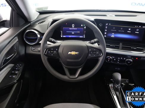Used 2025 Chevrolet Trax LT image 17