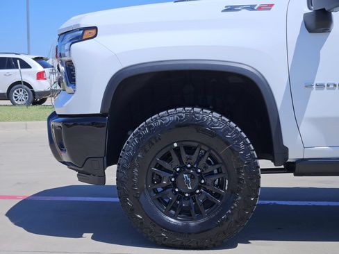 New 2026 Chevrolet Silverado 2500 ZR2 AWD/4WD image 11