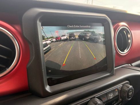 Used 2022 Jeep Wrangler Unlimited Rubicon w/ Dual Top Group AWD/4WD image 17