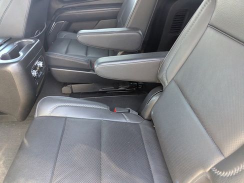 Used 2023 GMC Yukon XL Denali image 16