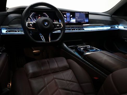 Used 2025 BMW 760i xDrive w/ Executive Package image 92