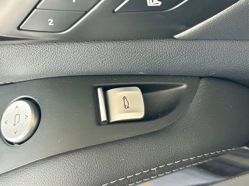 Certified 2024 BMW X7 xDrive40i w/ M Sport Package image 15