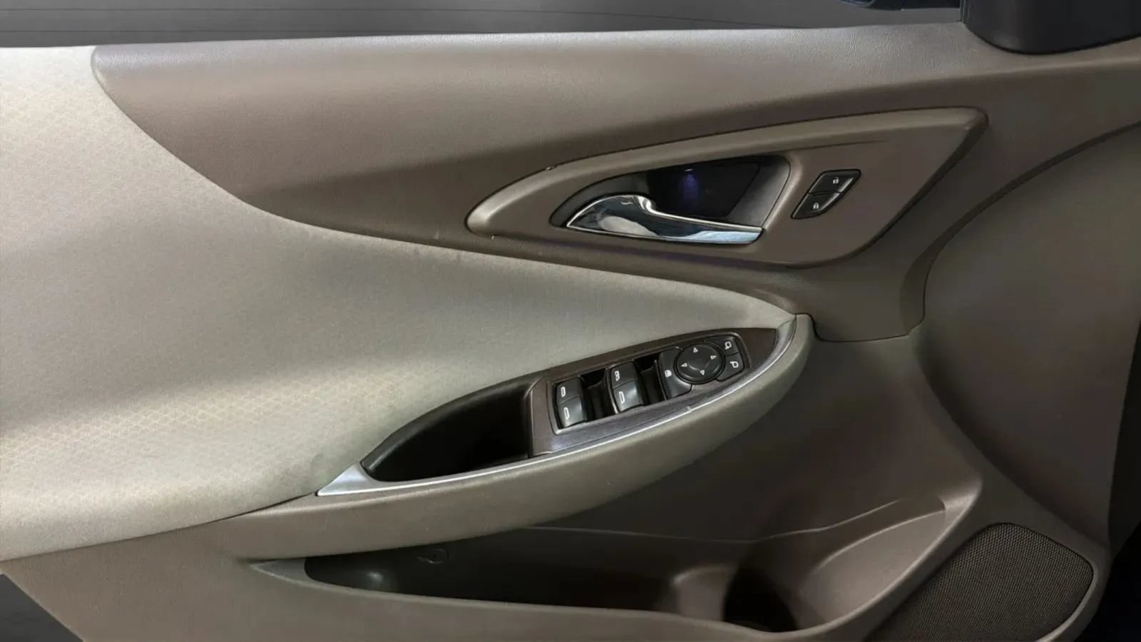 Used 2018 Chevrolet Malibu LT FWD image 17