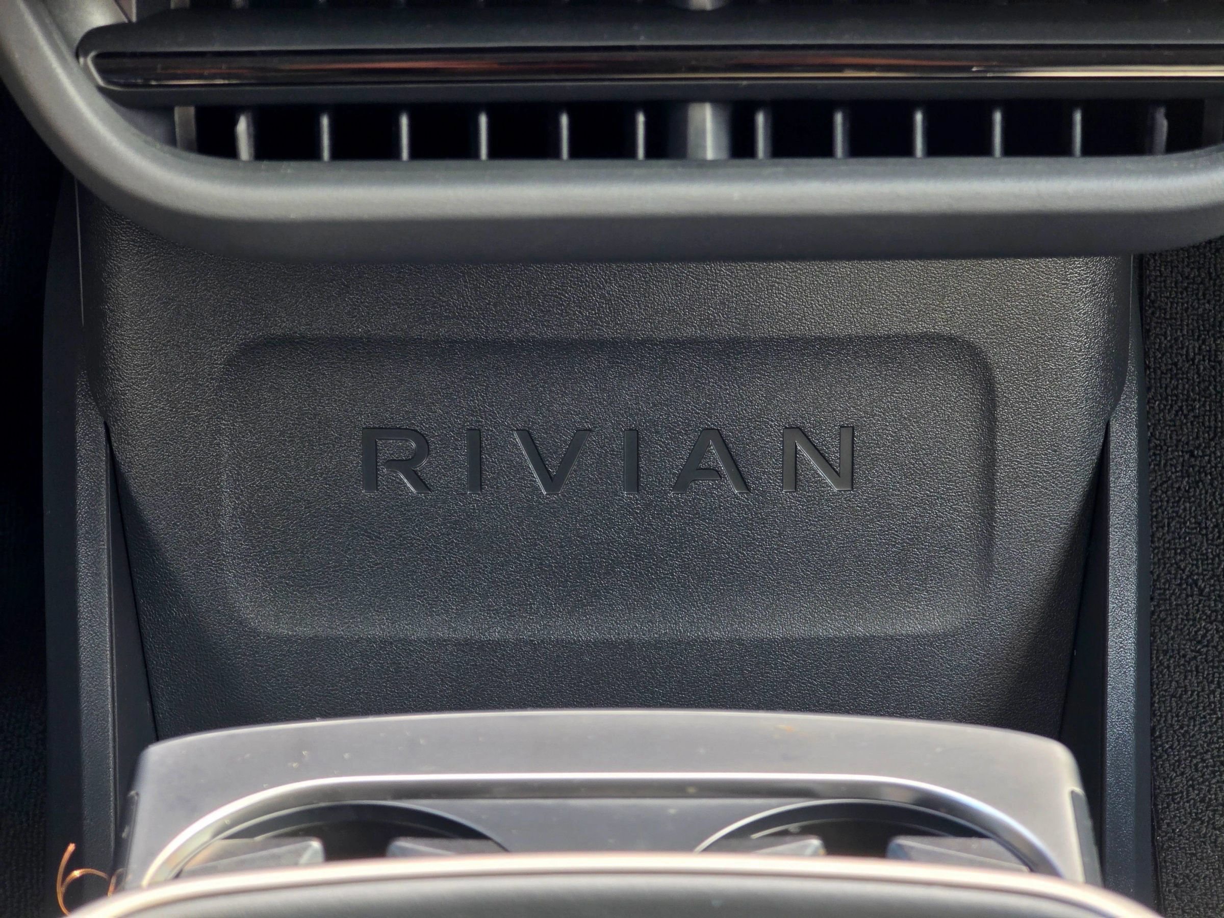 Used 2025 Rivian R1S Adventure Dual AWD/4WD image 30