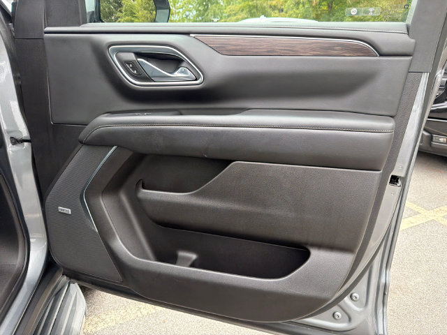Used 2021 Chevrolet Tahoe LT w/ LT Signature Package RWD image 14