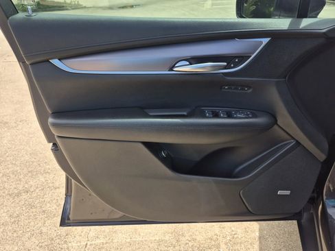 Used 2017 Cadillac XT5 Luxury w/ Driver Awareness Package FWD image 12