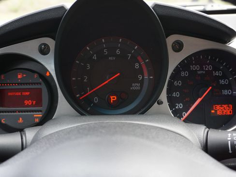 Used 2016 Nissan 370Z Coupe RWD image 30