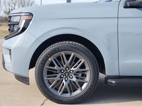 New 2026 Ford Expedition Platinum w/ Stealth Appearance Package image 9