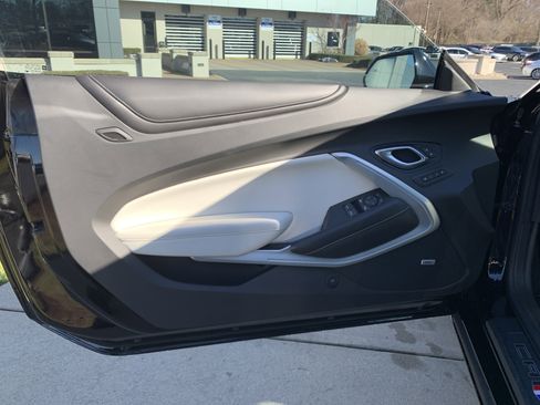 Used 2018 Chevrolet Camaro LT image 14