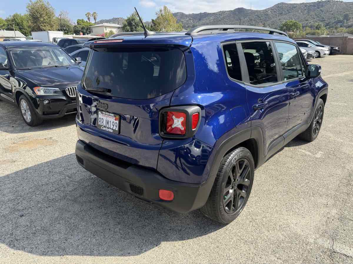 Used 2017 Jeep Renegade Altitude FWD image 5