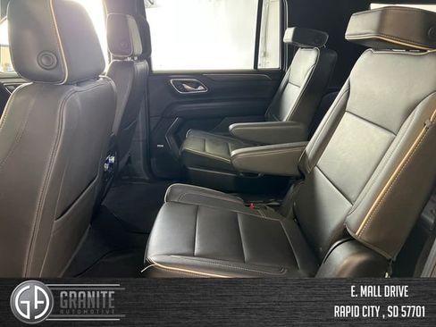 Used 2024 GMC Yukon XL SLT w/ SLT Luxury Package AWD/4WD image 25