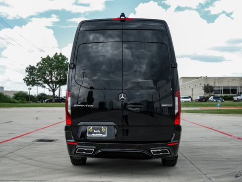 Used 2022 Mercedes-Benz Sprinter 2500 image 10