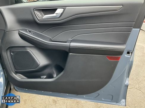 Used 2025 Ford Escape SE image 61