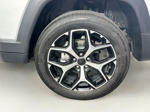 Used 2025 Jeep Compass Limited AWD/4WD image 11