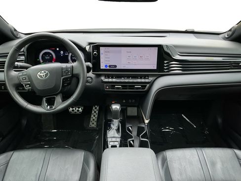 Used 2025 Toyota Camry XSE FWD image 10