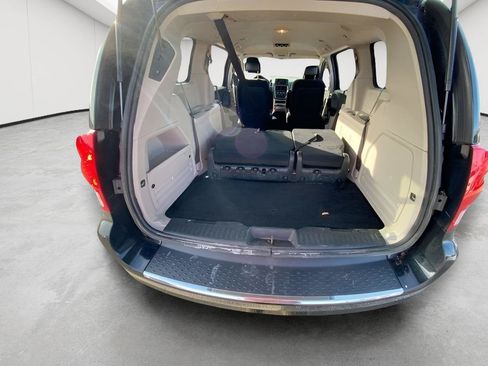 Used 2016 Dodge Grand Caravan SXT FWD image 14
