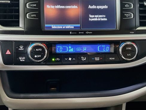 Used 2016 Toyota Highlander Plus FWD image 25