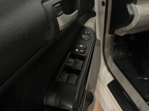 Used 2014 Toyota Camry L image 18