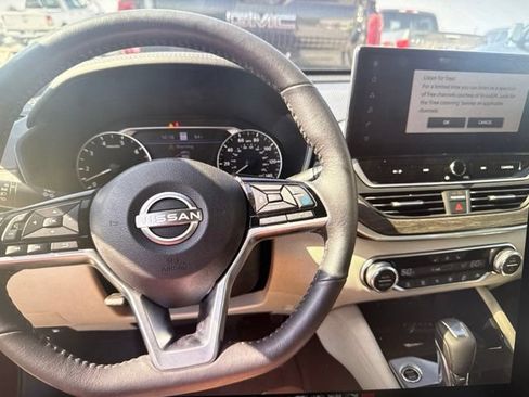 Used 2024 Nissan Altima 2.5 SL FWD image 6