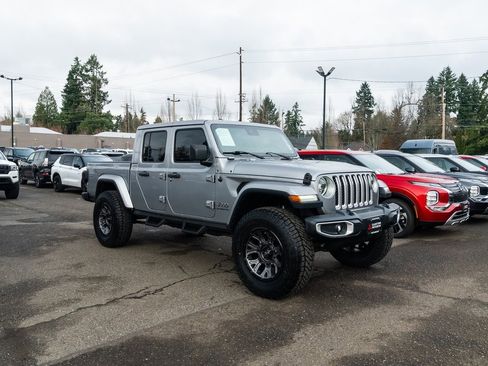 Used 2020 Jeep Gladiator Overland image 29