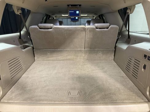 Used 2018 Chevrolet Suburban LT w/ LT Signature Package image 26