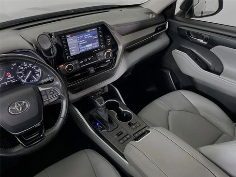 Used 2021 Toyota Highlander XLE image 27
