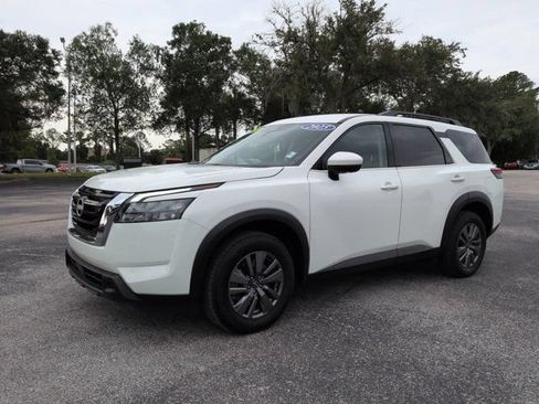 Used 2025 Nissan Pathfinder SV FWD image 8