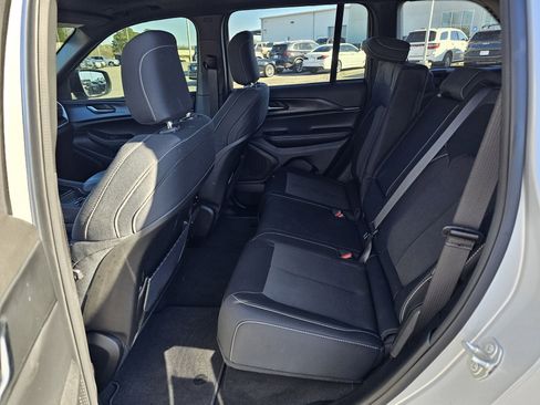 New 2024 Jeep Grand Cherokee Laredo X w/ Luxury Tech Group I image 32