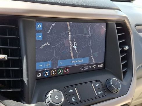 Used 2022 GMC Acadia Denali w/ Denali Ultimate Package FWD image 17