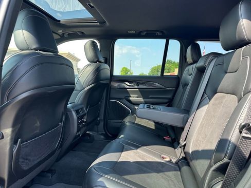 Used 2022 Jeep Grand Cherokee Altitude image 13