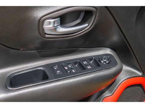 Used 2016 Jeep Renegade Trailhawk AWD/4WD image 19