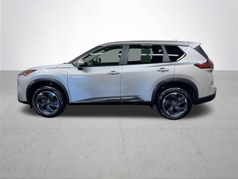 Used 2024 Nissan Rogue SV AWD/4WD image 3