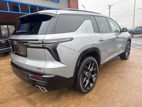 Used 2025 Chevrolet Traverse RS image 10