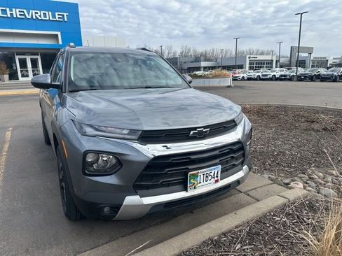 Used 2021 Chevrolet TrailBlazer LT w/ Sun and Liftgate Package image 3