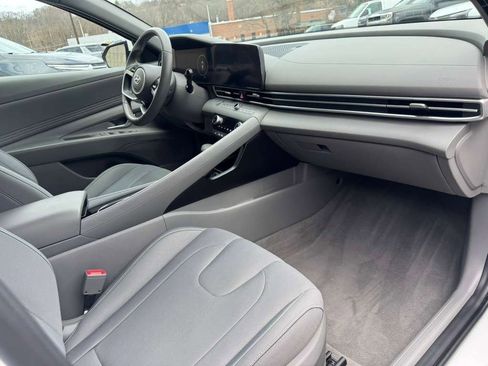 Used 2023 Hyundai Elantra SEL w/ Convenience Package FWD image 18