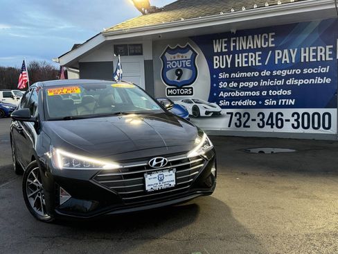 Used 2020 Hyundai Elantra Limited image 1