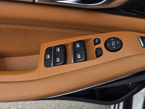 Used 2024 BMW X5 xDrive50e image 24