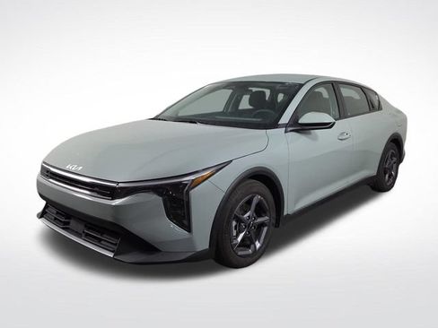 Certified 2026 Kia K4 FWD image 2