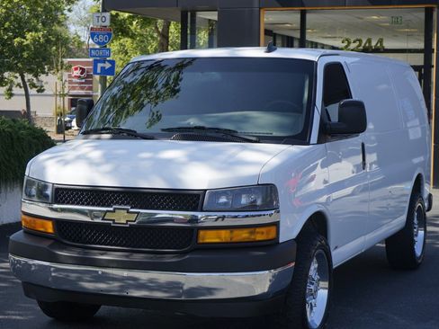 Used 2021 Chevrolet Express 2500 w/ Driver Convenience Package image 3