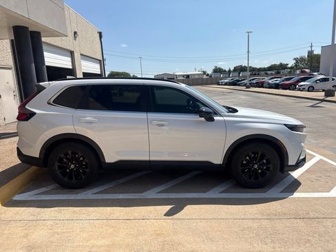 Used 2025 Honda CR-V Sport image 8