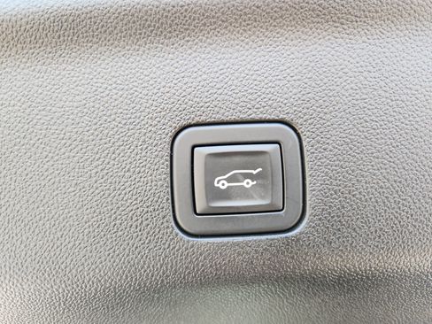 Used 2025 Chevrolet Suburban Z71 w/ Z71 Off-Road Package image 13